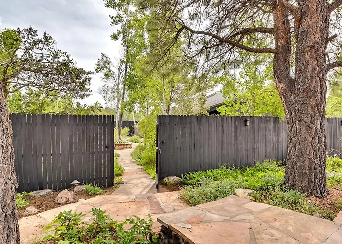 Pet-friendly W/ Patio Apartment *